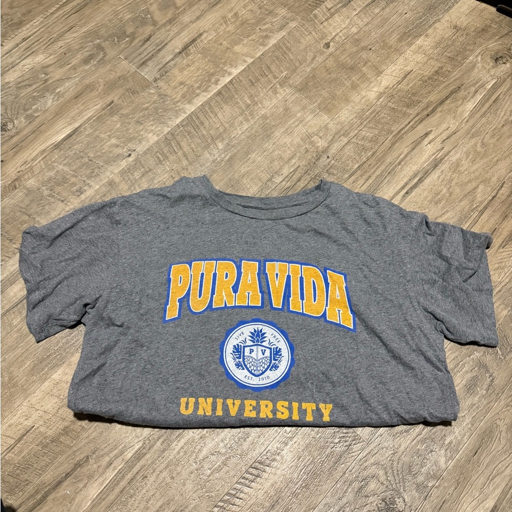 Barely worn pura vida t shirt